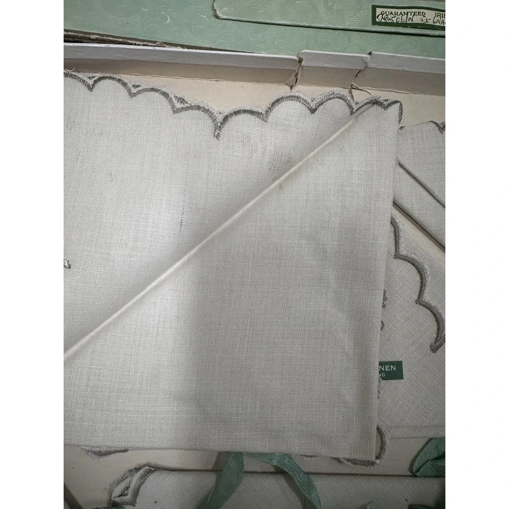 Vintage Irish Embroidered Supper Set Table Cloth With 6 Napkins scalloped edges